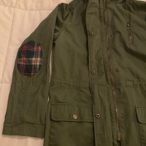 Military style jacket! Beautiful Green with plaid details! - Picture 5 of 9